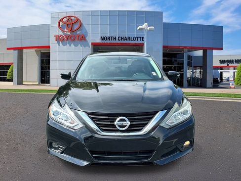 Used 2017 Nissan Altima 2.5 SL w/ Moonroof Package FWD image 2