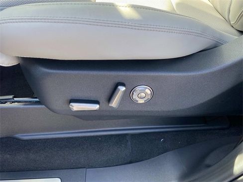 New 2026 Lincoln Navigator Reserve image 13