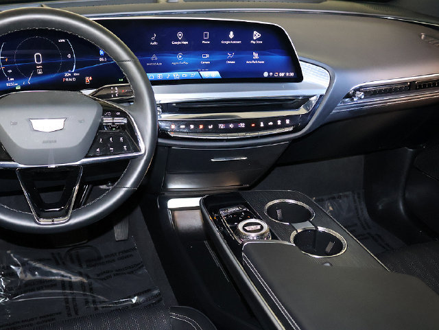 Used 2024 Cadillac Lyriq Luxury AWD/4WD image 16