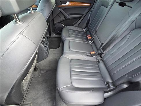 Used 2023 Audi Q5 Premium w/ Convenience Package image 18