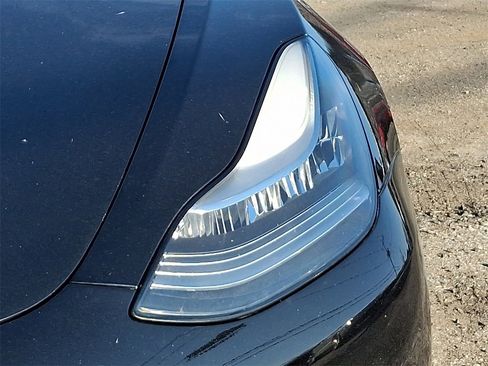 Used 2018 Tesla Model 3 Long Range image 9