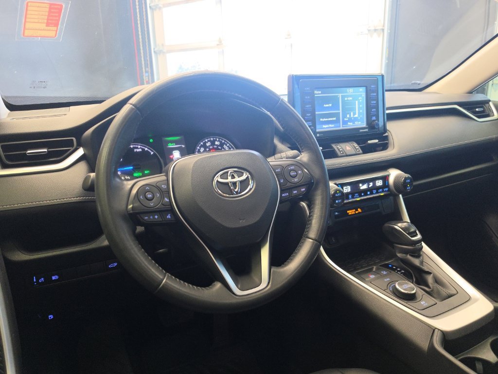 Used 2021 Toyota RAV4 XLE Premium AWD/4WD image 24