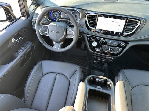 New 2025 Chrysler Pacifica Select image 16