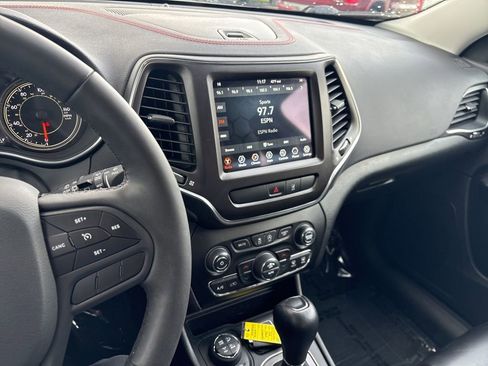 Used 2022 Jeep Cherokee Trailhawk w/ Comfort/Convenience Group AWD/4WD image 22