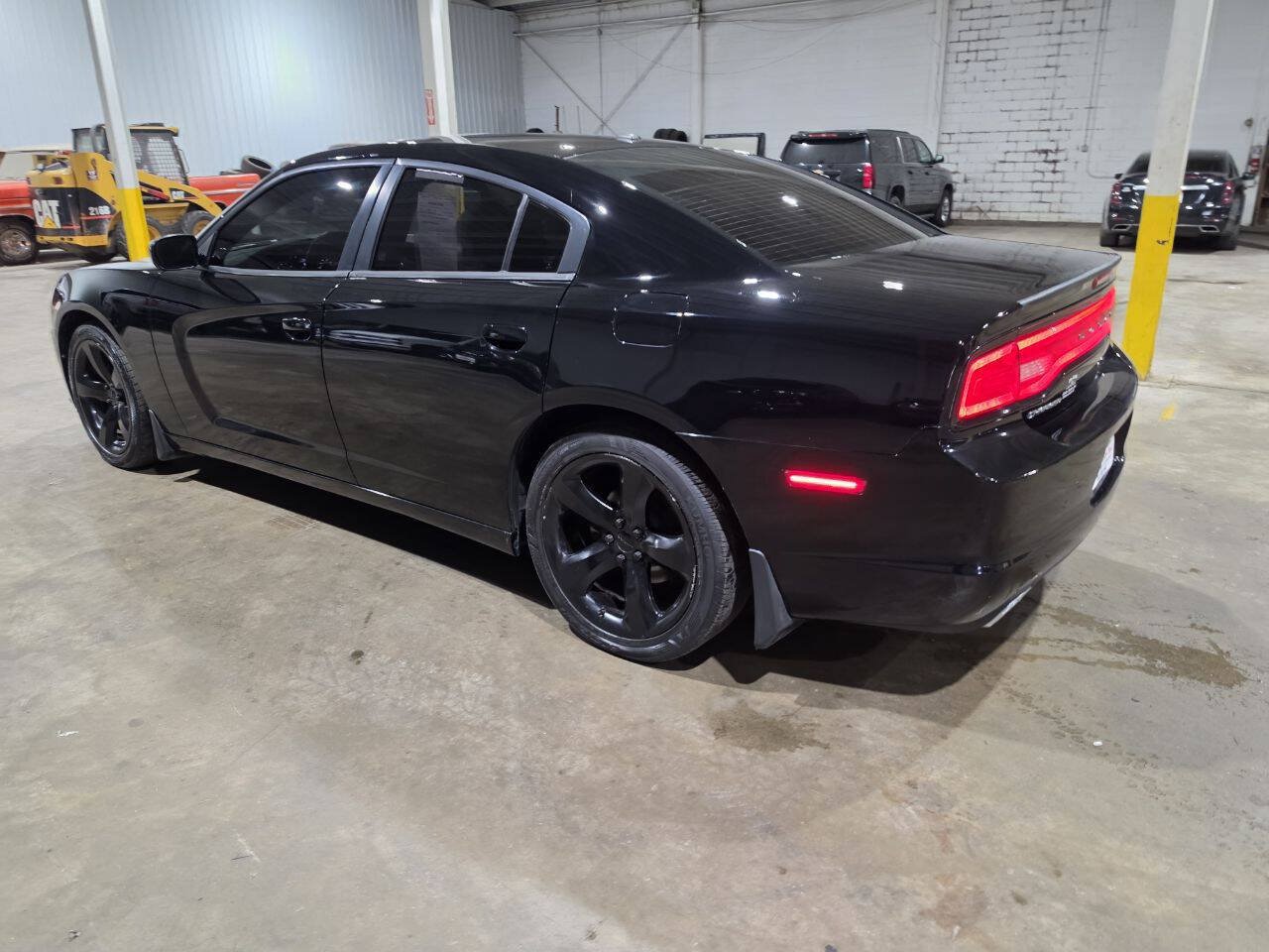 Used 2014 Dodge Charger SXT w/ Blacktop Package RWD image 8