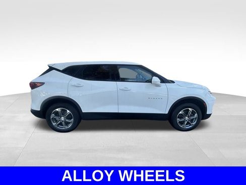 Used 2024 Chevrolet Blazer LT image 3