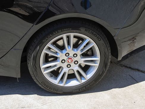Used 2018 Jaguar XE Premium AWD/4WD image 6