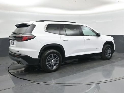 Used 2025 GMC Acadia Elevation FWD image 3