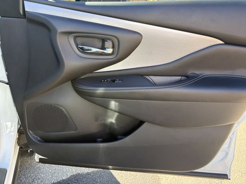 Used 2024 Nissan Murano SV w/ SV Midnight Edition Package image 13