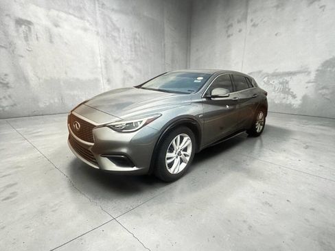 Used 2018 INFINITI QX30 FWD image 1