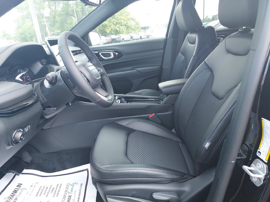 New 2026 Jeep Compass Latitude AWD/4WD image 13