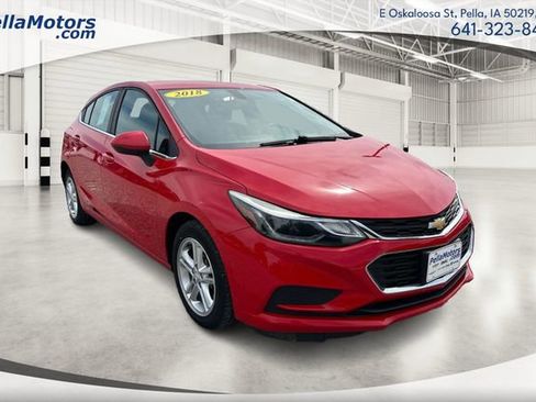 Used 2018 Chevrolet Cruze LT w/ Convenience Package FWD image 1