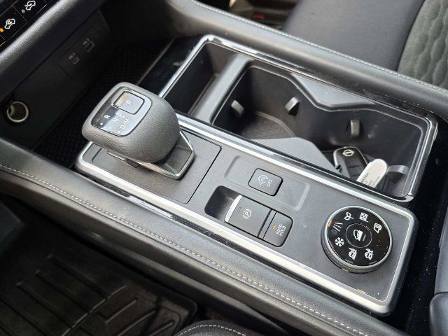 Used 2023 Nissan Pathfinder SV AWD/4WD image 12