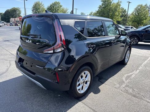 Used 2024 Kia Soul LX w/ Option Group 015 FWD image 7