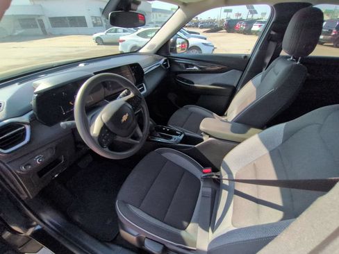 Used 2025 Chevrolet TrailBlazer LT AWD/4WD image 15