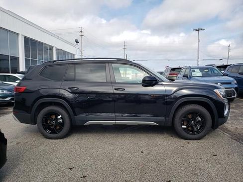 New 2026 Volkswagen Atlas Peak Edition image 3