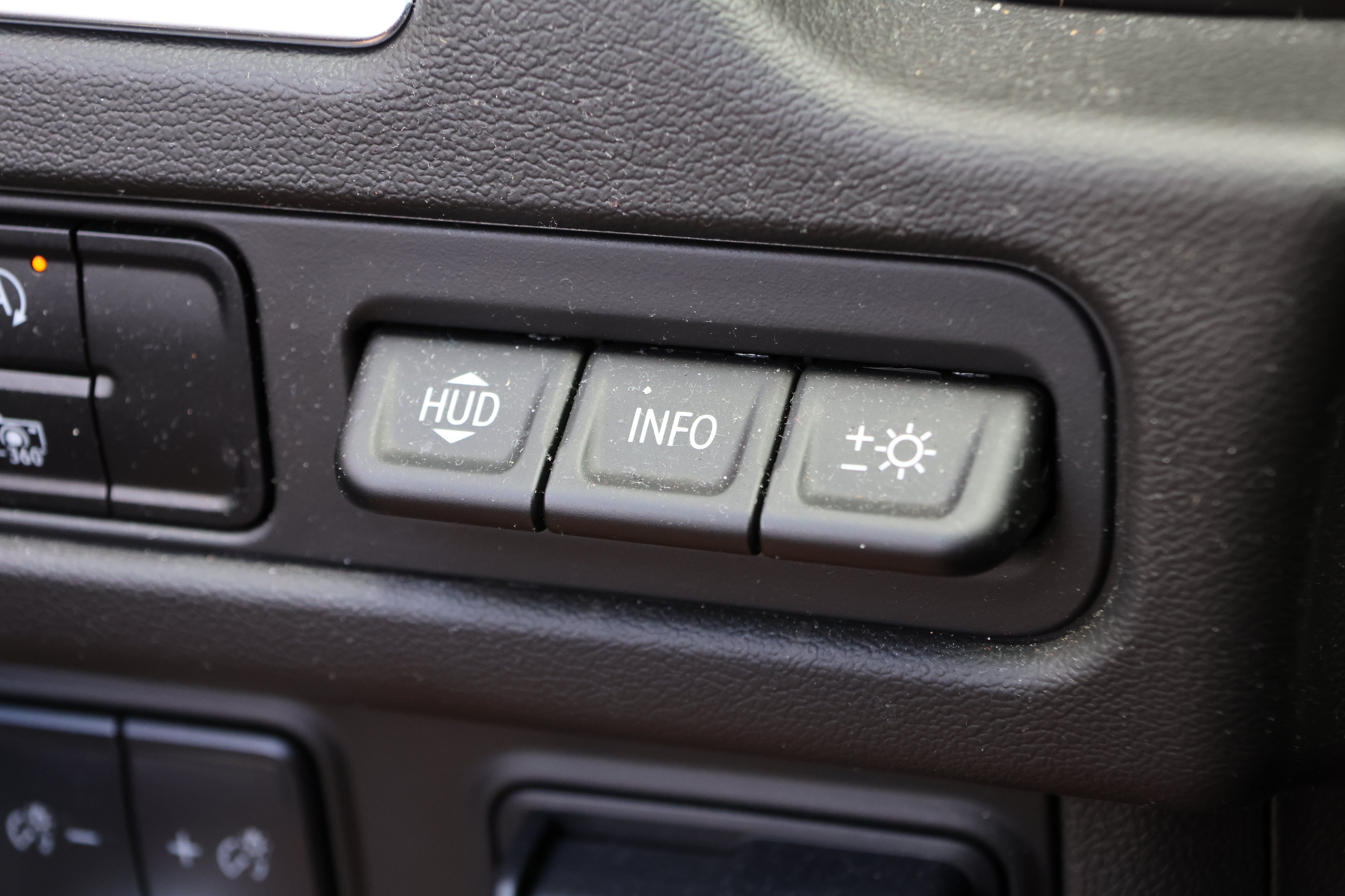 Used 2024 GMC Yukon AT4 w/ Technology Package AWD/4WD image 17