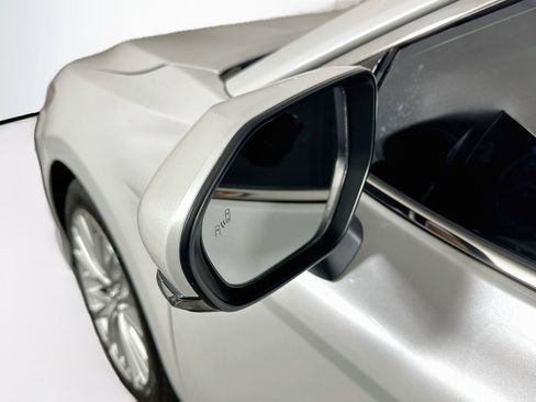 Used 2020 Toyota Camry XLE FWD image 16
