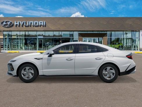 New 2026 Hyundai Sonata SE FWD image 3