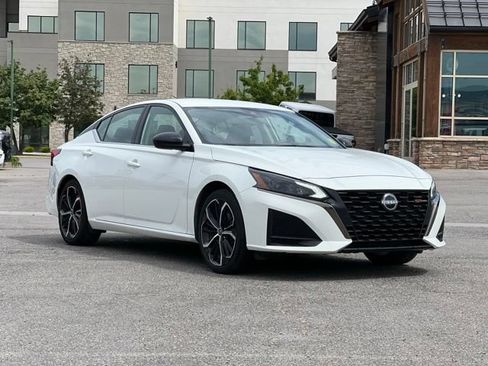 Used 2024 Nissan Altima 2.5 SR FWD image 1