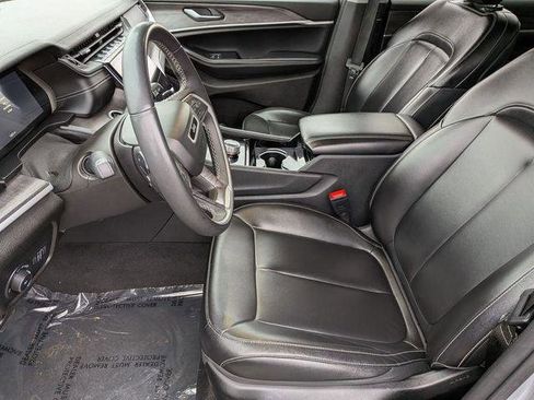 Certified 2023 Jeep Grand Cherokee L Limited image 12