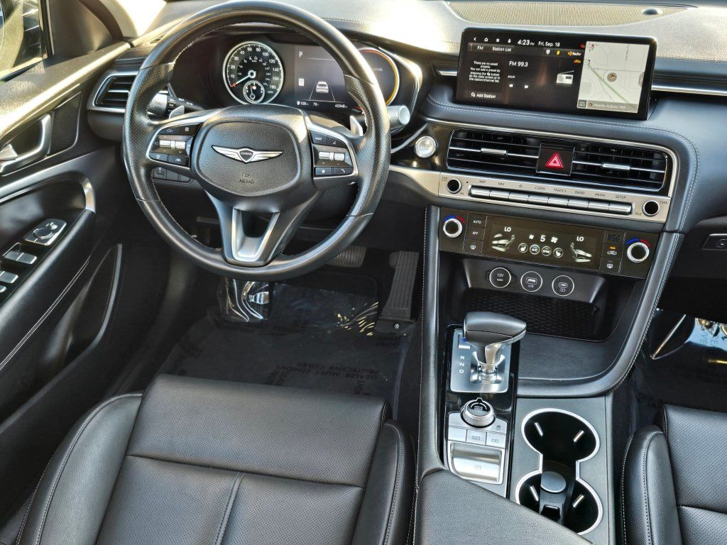 Used 2025 Genesis G70 2.5T RWD image 3