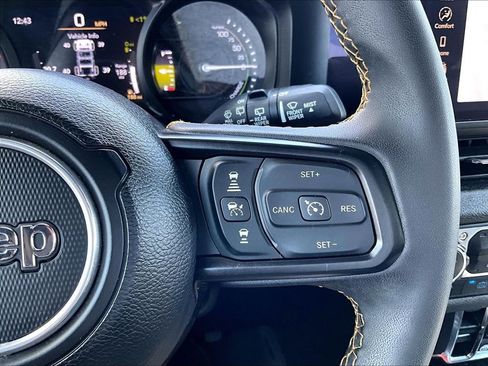 Used 2024 Jeep Wrangler Unlimited AWD/4WD image 23