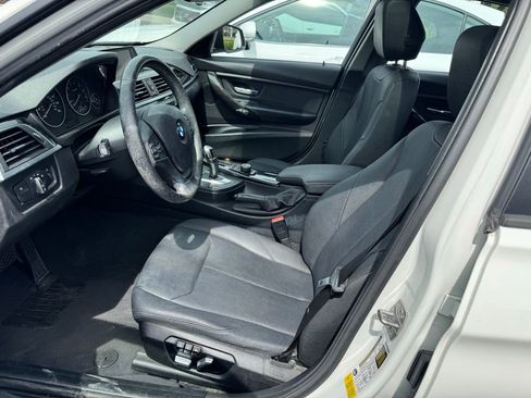 Used 2017 BMW 320i Sedan RWD image 10