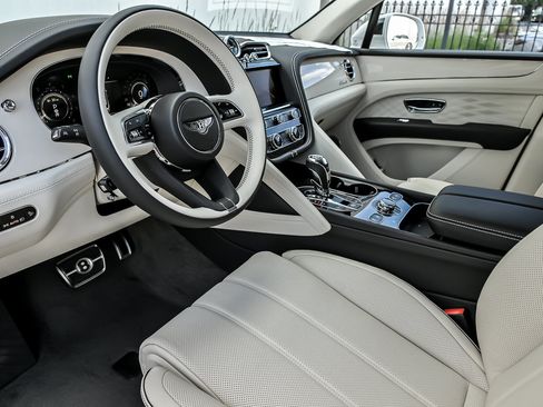 New 2026 Bentley Bentayga AWD/4WD image 18