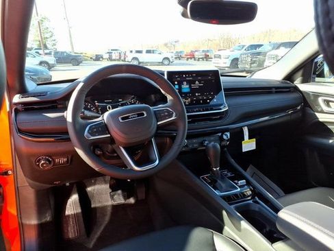 New 2026 Jeep Compass Latitude image 11