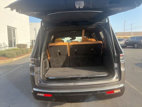 Used 2022 Jeep Grand Wagoneer Series III image 10