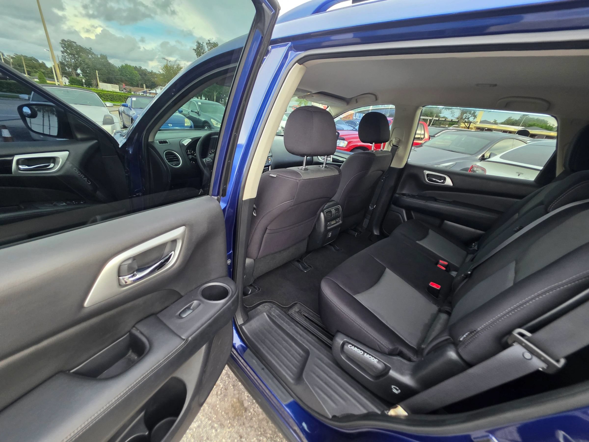Used 2018 Nissan Pathfinder SV AWD/4WD image 13