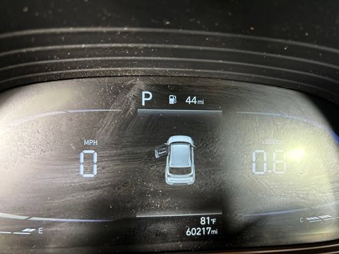 Used 2023 Hyundai Venue SEL FWD image 13