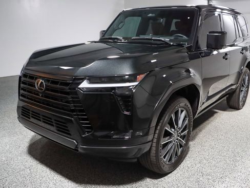 Used 2025 Lexus GX 550 w/ Accessory Package (Z1) image 37