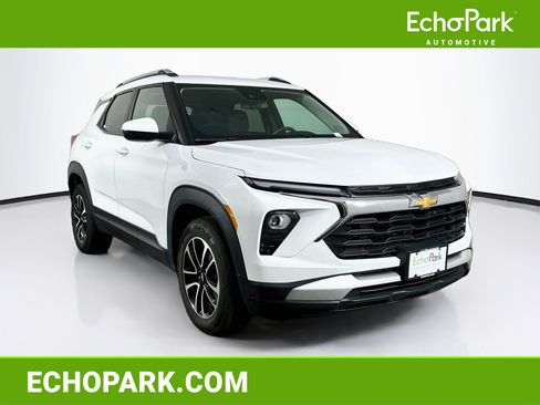 Used 2025 Chevrolet TrailBlazer LT FWD image 1