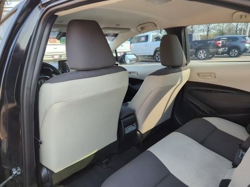 Used 2025 Toyota Corolla LE FWD image 16
