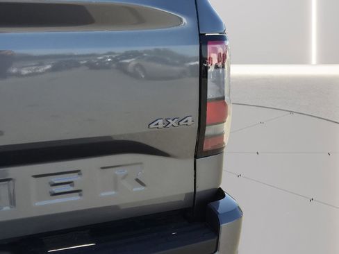Used 2025 Nissan Frontier SV image 26
