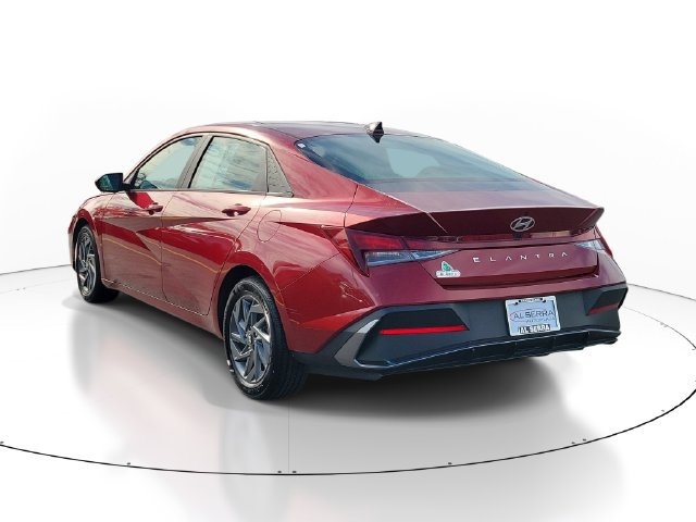 Used 2024 Hyundai Elantra SEL FWD image 3