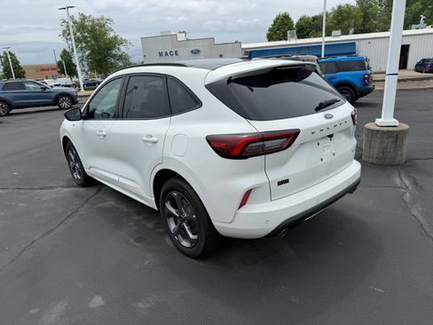 Used 2023 Ford Escape ST-Line w/ Tech Pack #1 AWD/4WD image 4