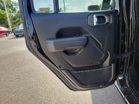 Used 2022 Jeep Wrangler Unlimited Sport image 15