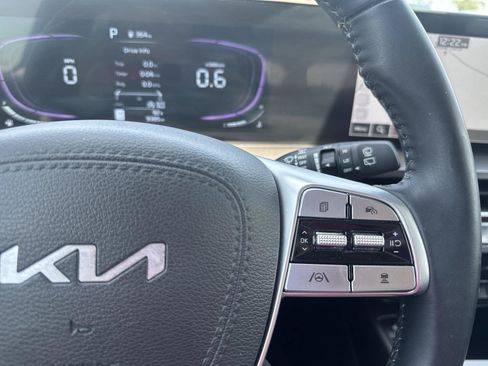Used 2025 Kia Telluride S FWD image 19