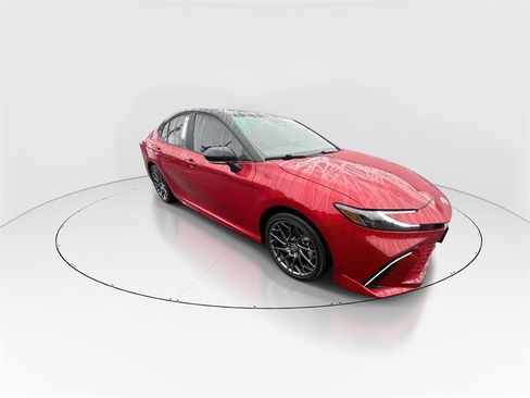 Used 2025 Toyota Camry XSE image 2