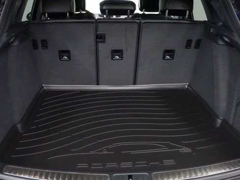 Certified 2025 Porsche Macan image 13