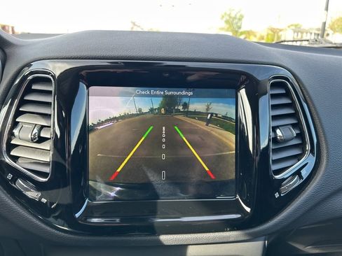 Used 2018 Jeep Compass Limited w/ Navigation Group AWD/4WD image 18
