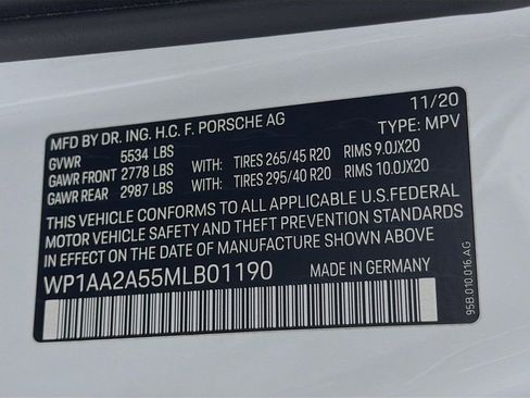 Certified 2021 Porsche Macan image 37