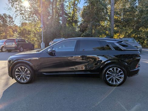 Used 2024 Cadillac Lyriq Sport image 6