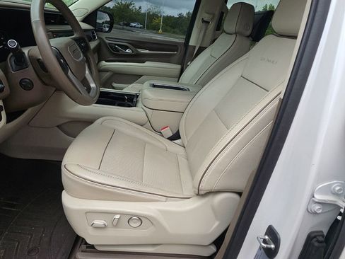 Used 2021 GMC Yukon Denali w/ Denali Ultimate Package AWD/4WD image 3