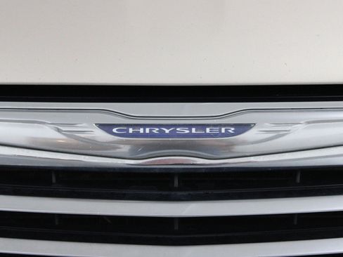 Used 2016 Chrysler Town & Country Touring w/ Driver Convenience Group FWD image 32