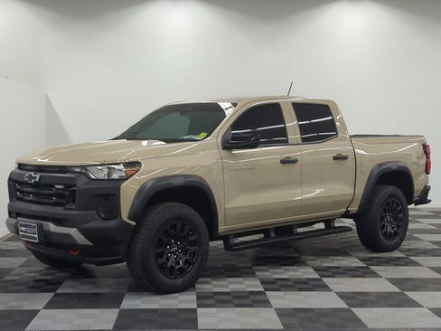 Used 2023 Chevrolet Colorado Trail Boss w/ Technology Package AWD/4WD image 3