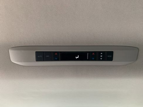 Used 2022 Toyota Sienna XLE AWD/4WD image 36